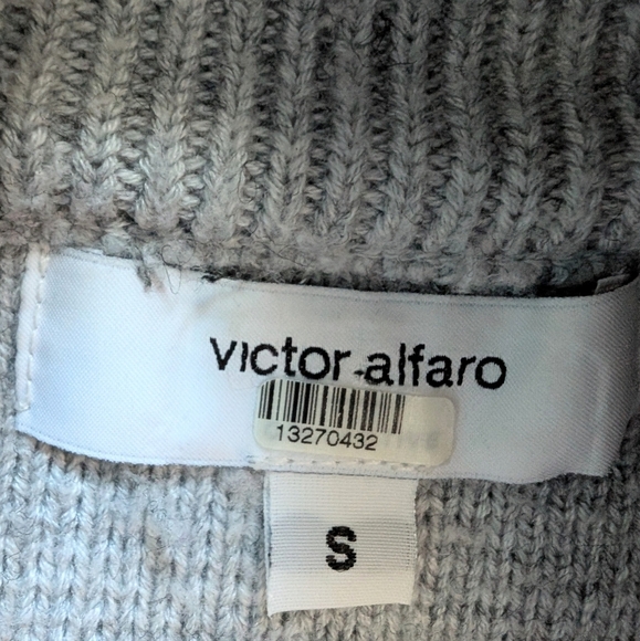 Victor Alfaro Oversized Mockneck Sweater Light Grey Knit Pullover Women's Small - Picture 10 of 13